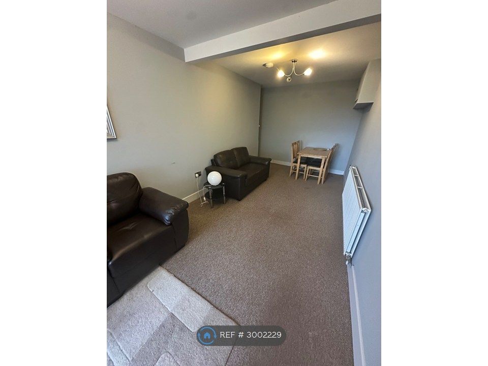 Property photo 3 of 7 Communal Lounge