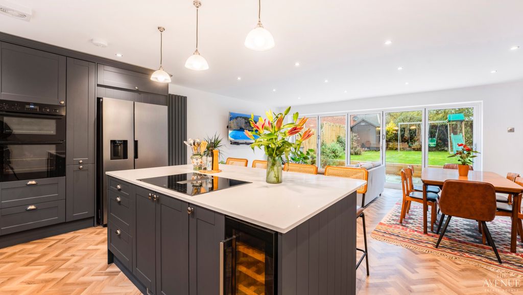 Property photo 1 of 24 4571032