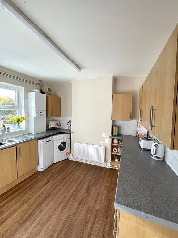 Property photo 2 of 9 Photo 6