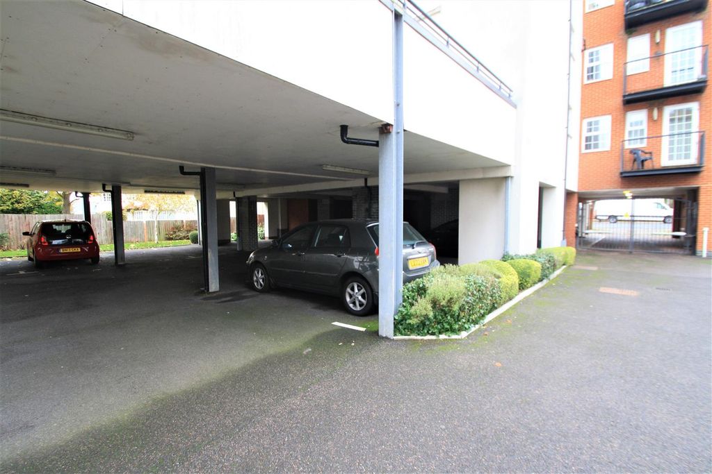 Property photo 3 of 10 Parking.Jpg