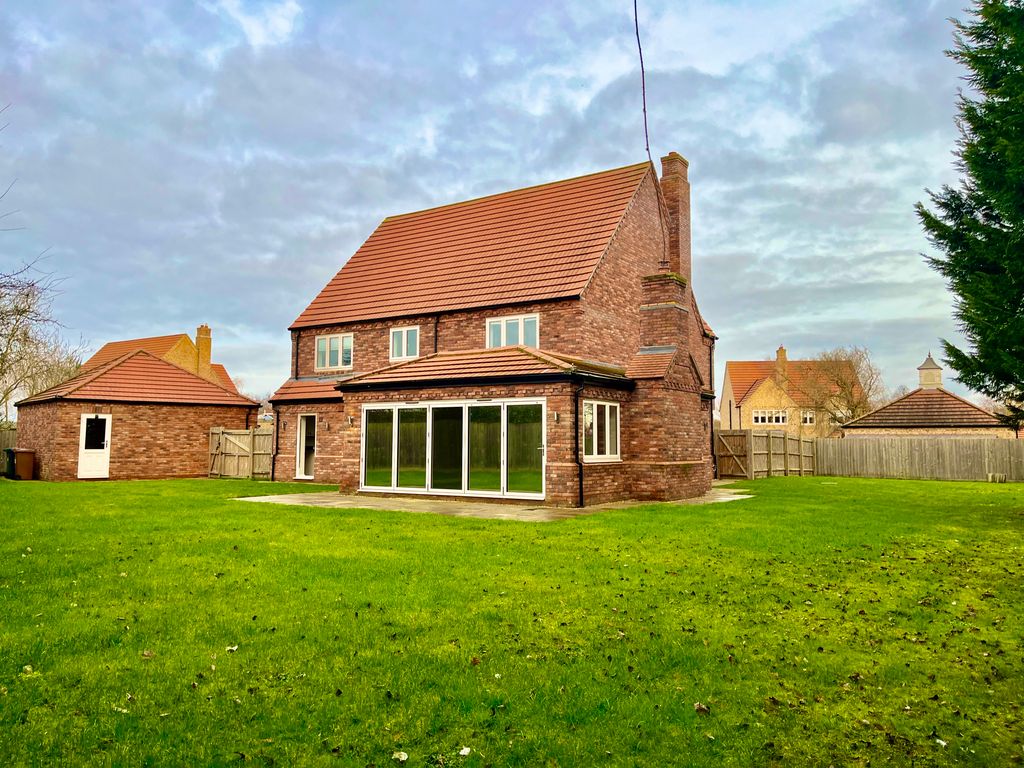 Property photo 3 of 22 Garden