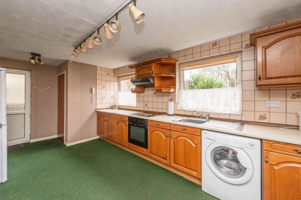 Property photo 2 of 19