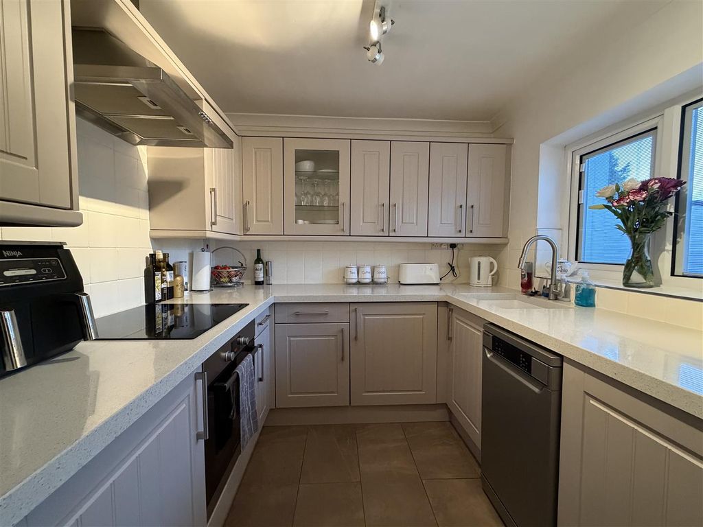 Property photo 3 of 11 3