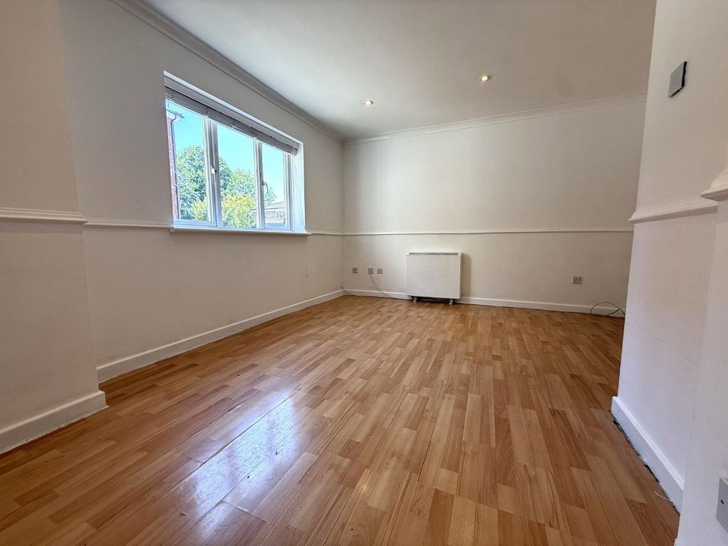 Property photo 3 of 10 Living Room