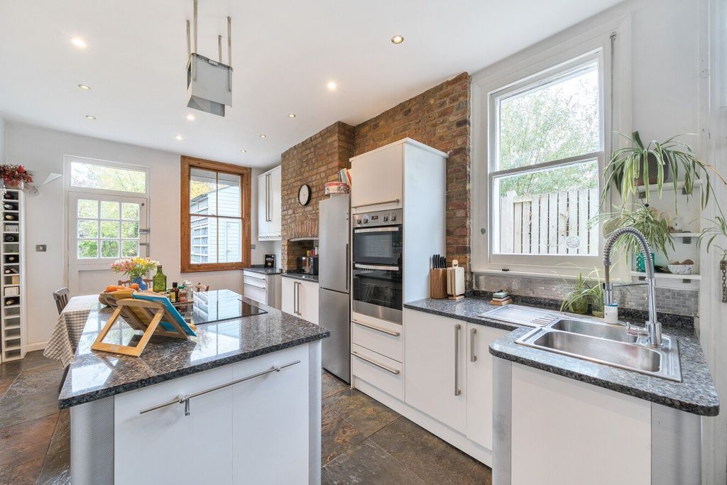 Property photo 3 of 25 Picture No. 06