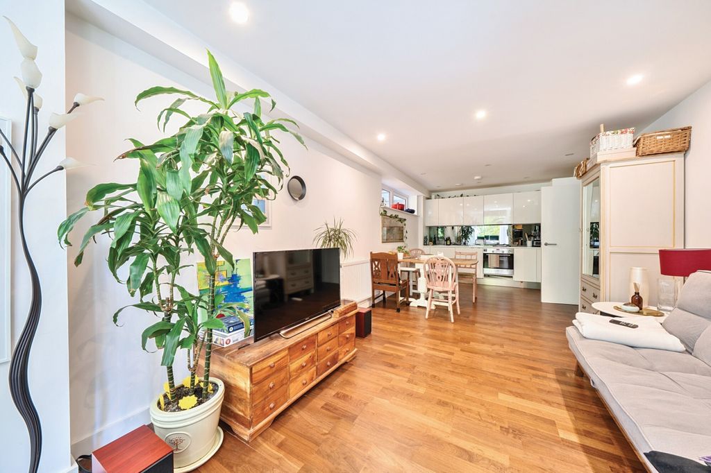 Property photo 1 of 17 Reception