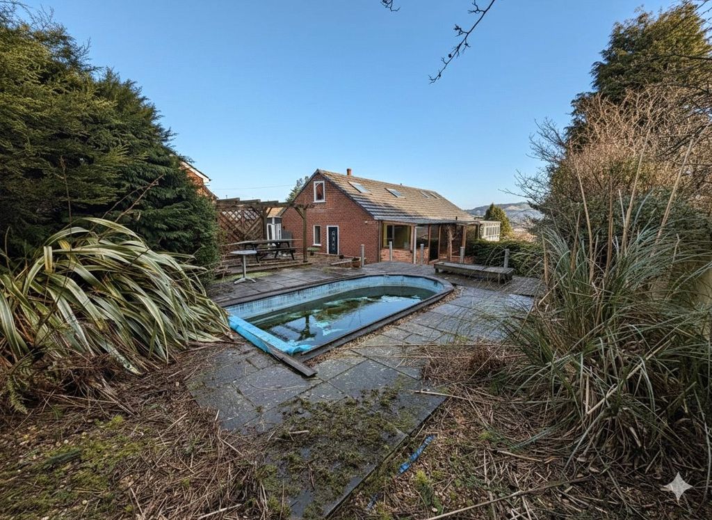 Property photo 2 of 21 Picture No. 16