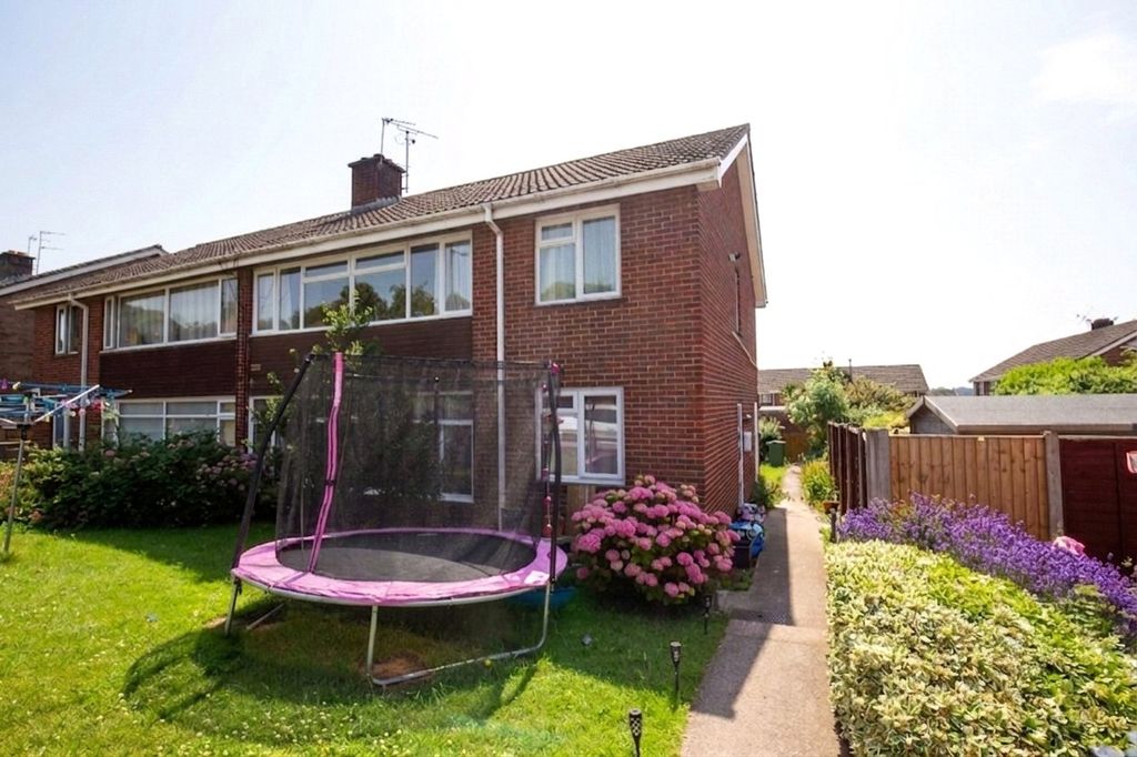 Property photo 3 of 8 Picture No. 11