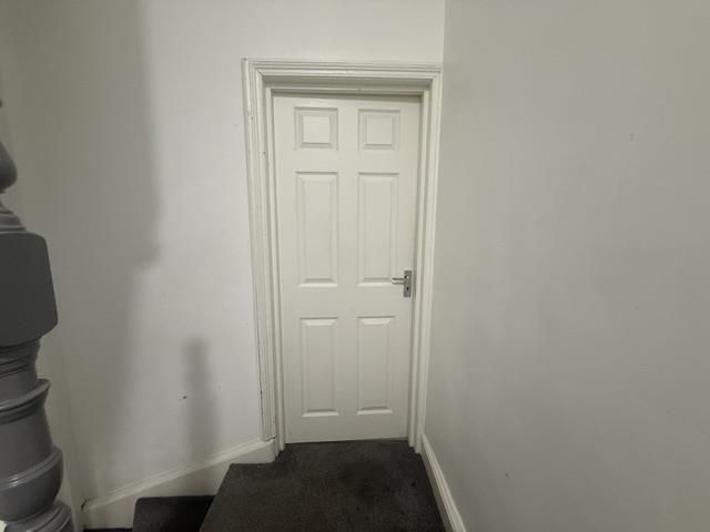 Property photo 2 of 9 Door