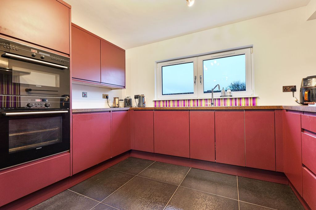 Property photo 3 of 35