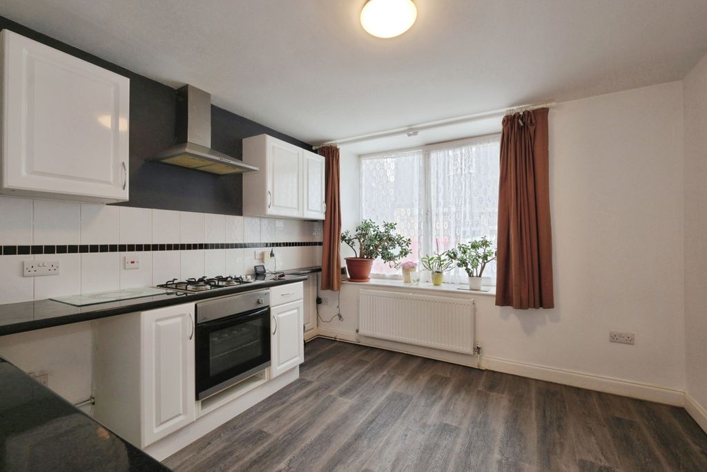 Property photo 3 of 9 Pbox-Img.Jpg