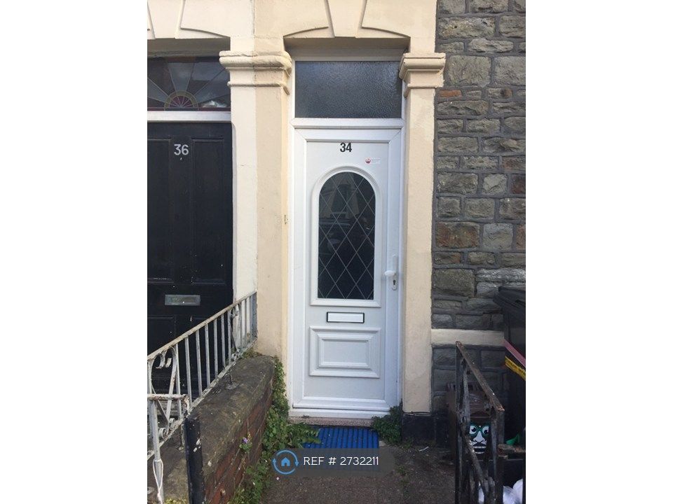 Property photo 3 of 12 Terraced House In Easton, Bristol