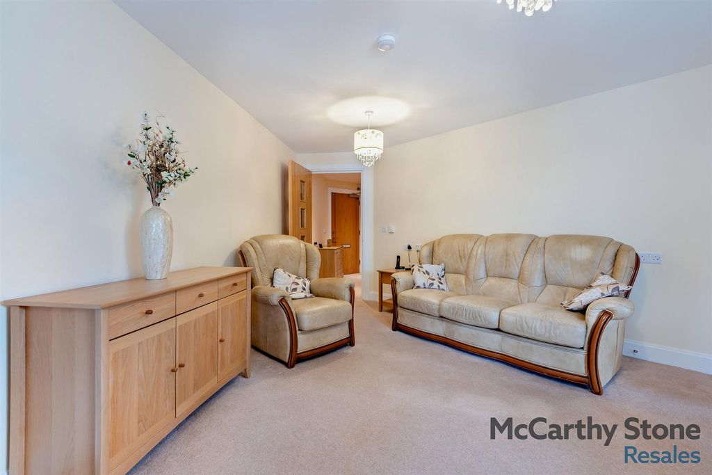 Property photo 3 of 40 8627822-Interior16-800.Jpg