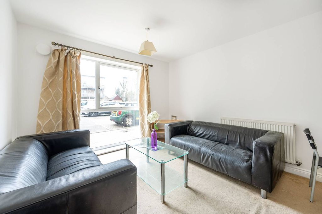 Property photo 2 of 9