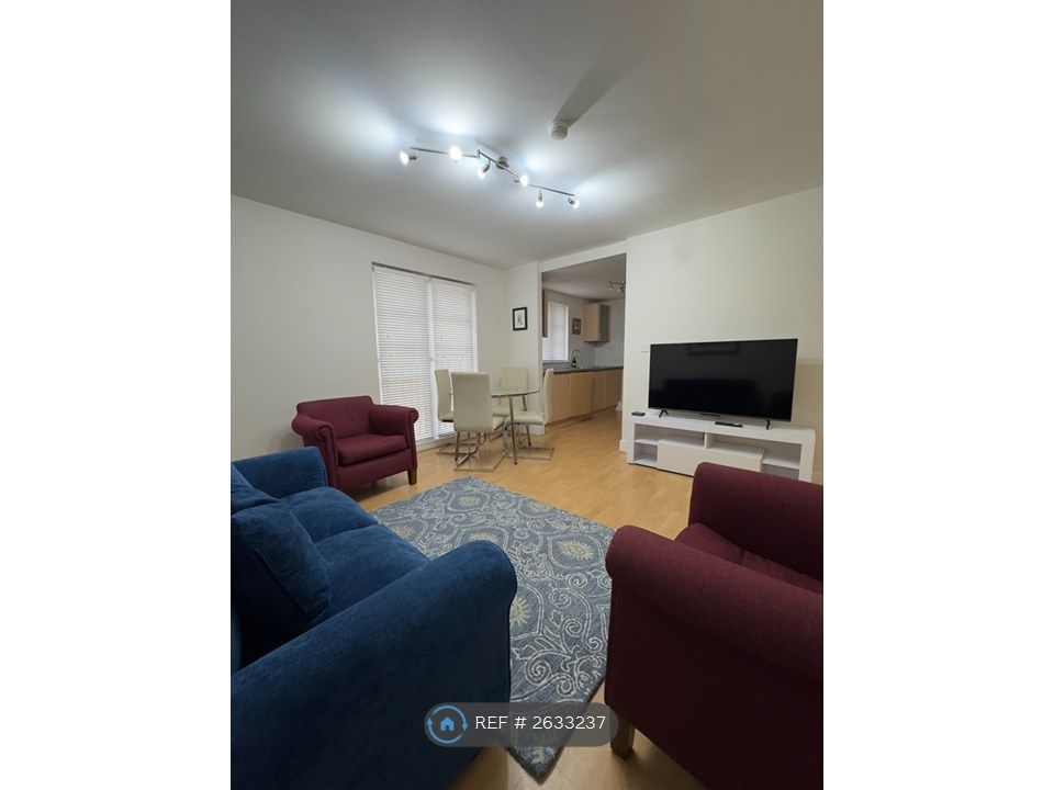 Property photo 1 of 8 Living/Dining Room (1/2)