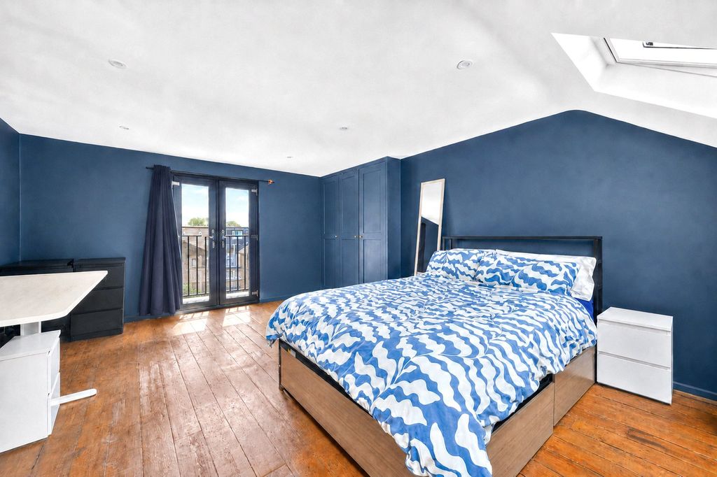 Property photo 2 of 17 Picture No. 32