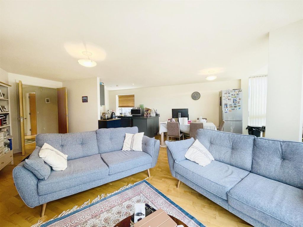 Property photo 1 of 8 Lounge.Png