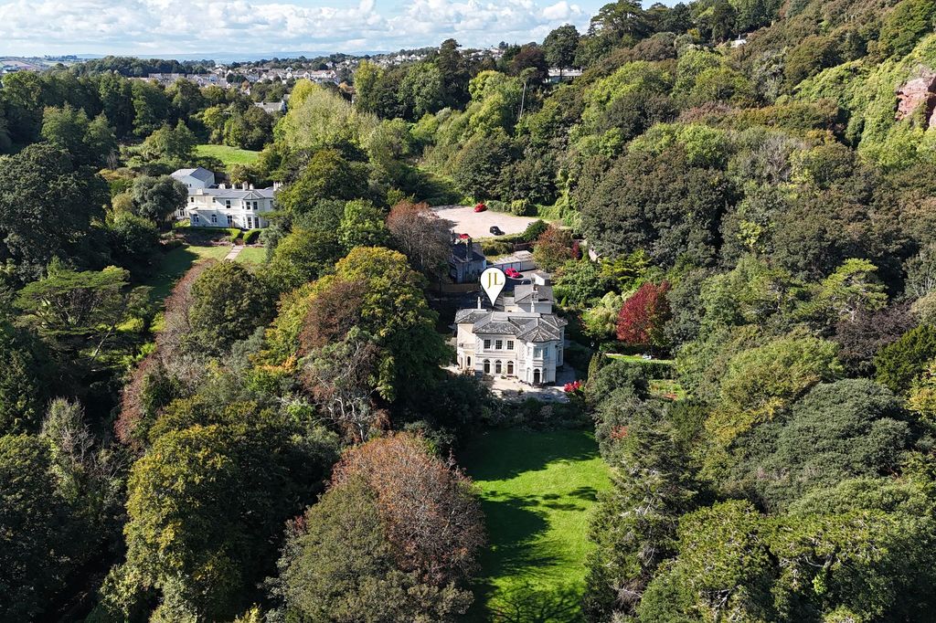 Property photo 1 of 33