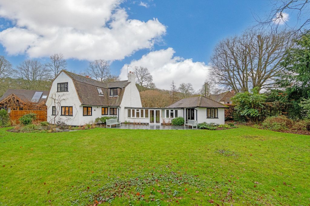 Property photo 2 of 28