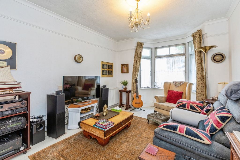 Property photo 3 of 18 Pbox-Img.Jpg