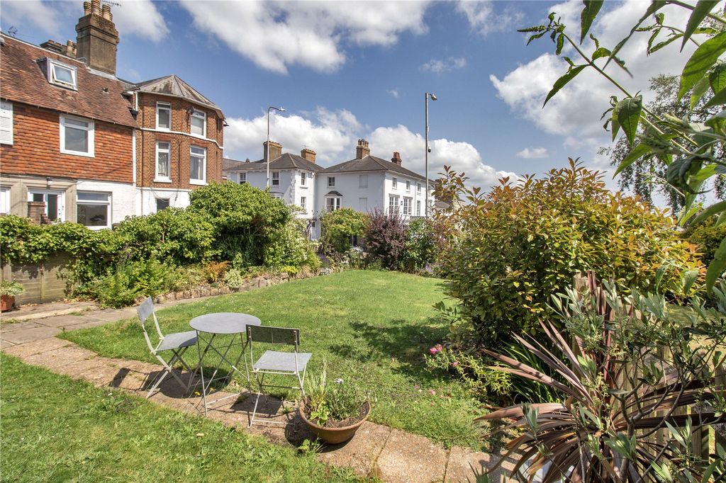 Property photo 2 of 29 Front Garden