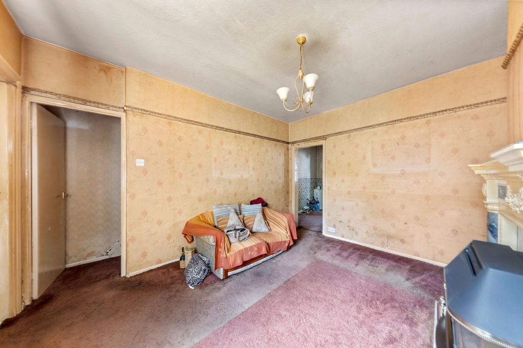 Property photo 2 of 17