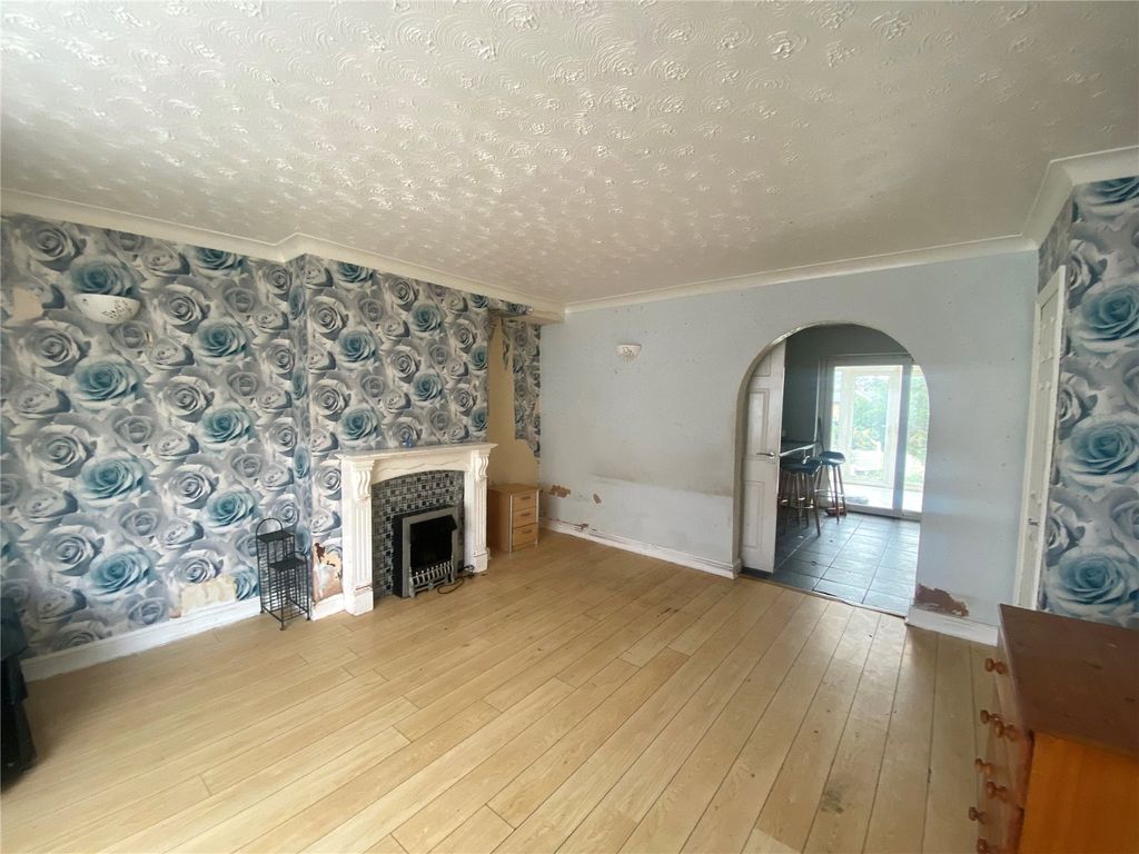 Property photo 2 of 14 Lounge