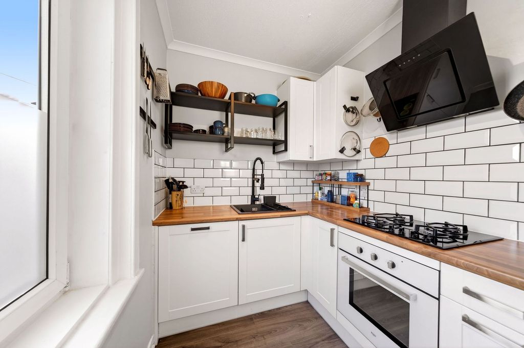 Property photo 3 of 34 Kitchen