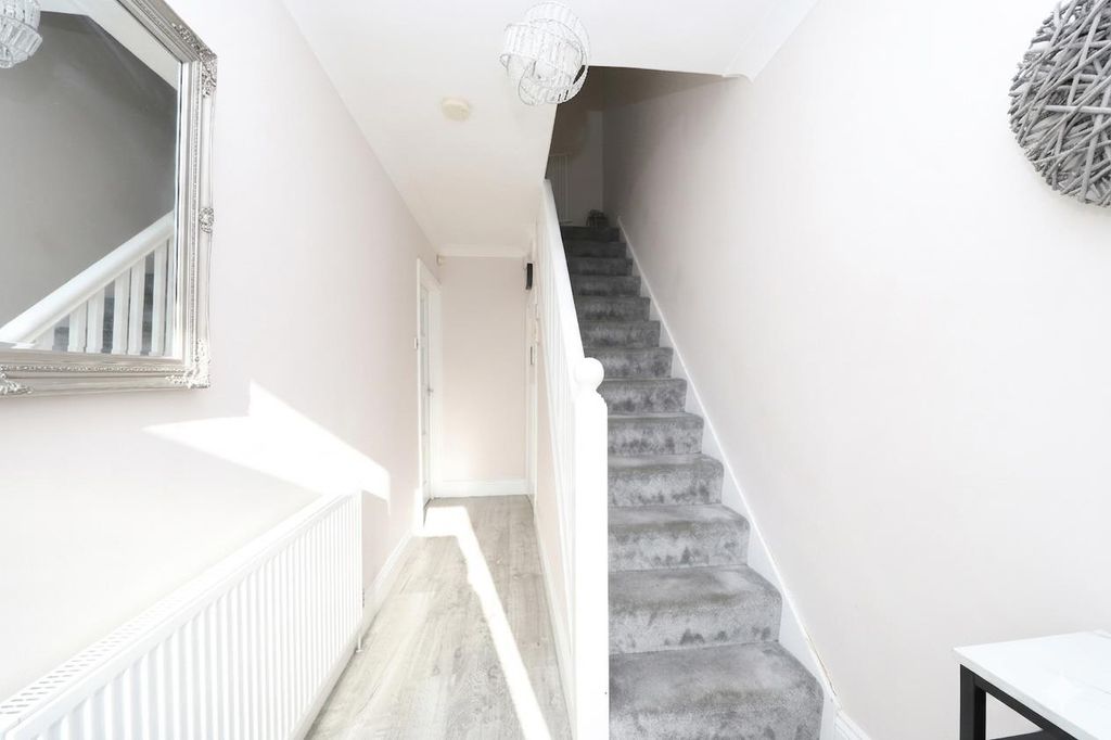 Property photo 2 of 15 Hallway