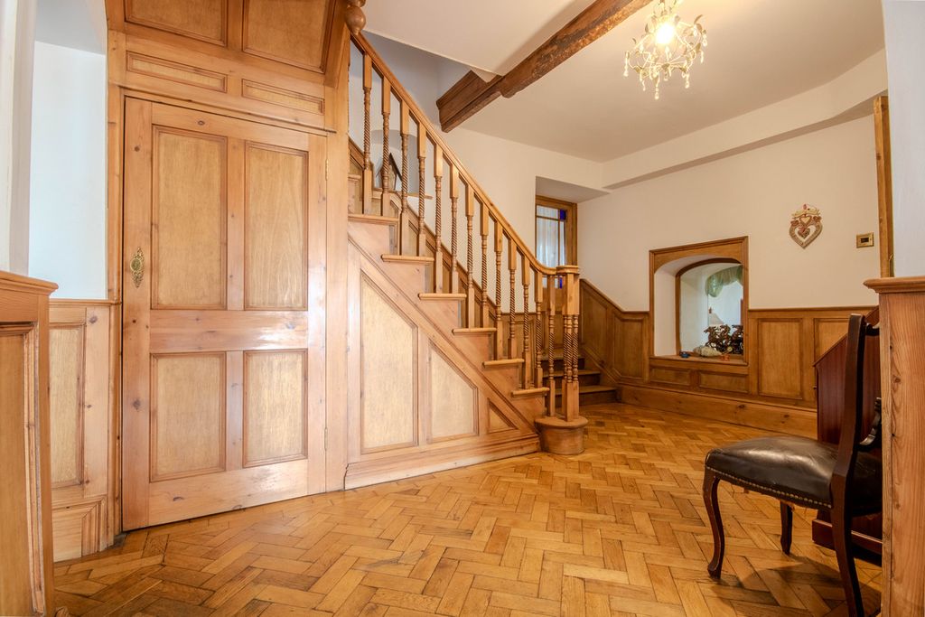 Property photo 3 of 48