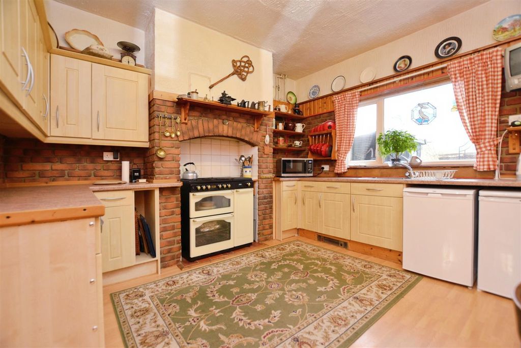 Property photo 2 of 23 Kitchen/Diner