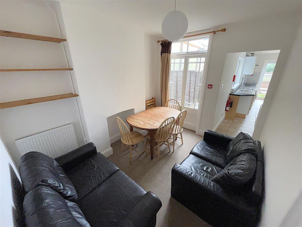 Property photo 3 of 14 34-Lounge.Jpg