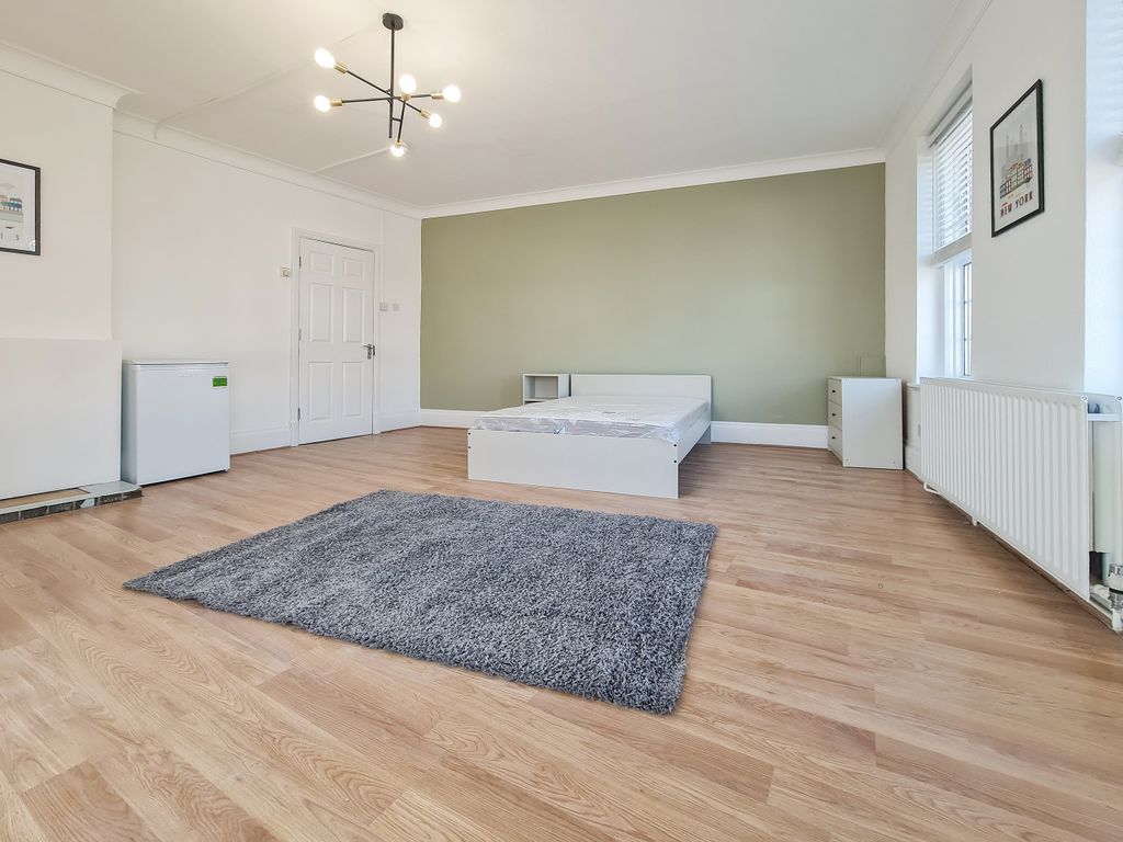 Property photo 1 of 11 Room 1 - 115A Pic 3