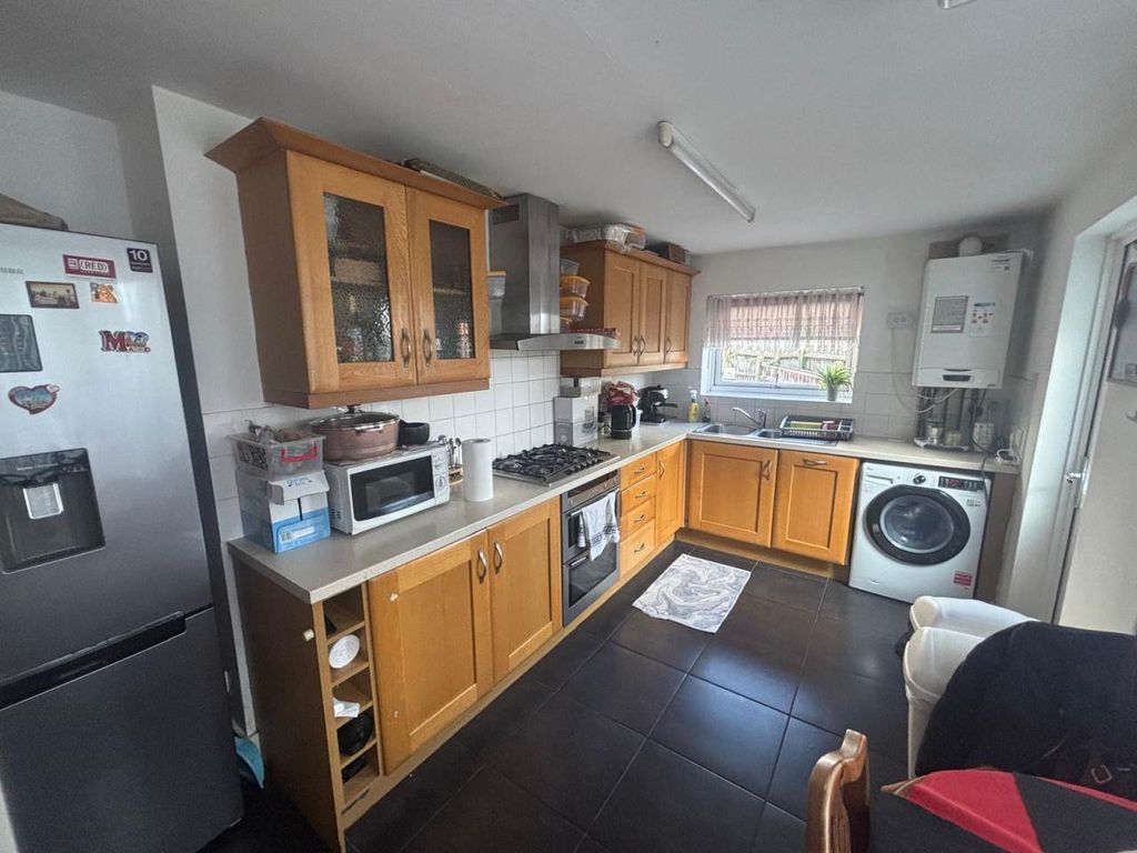 Property photo 2 of 8 Kitchen