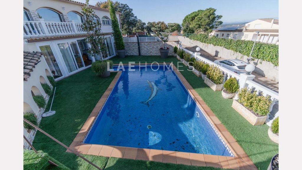 Property photo 1 of 68