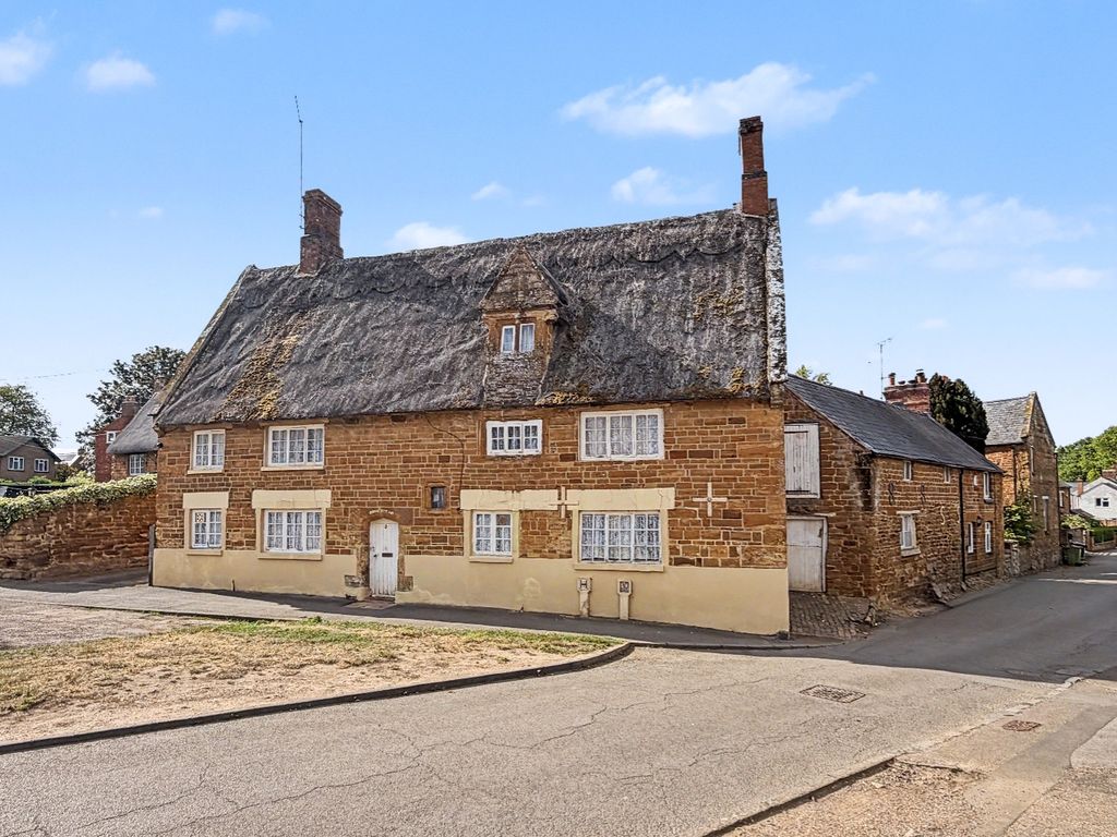 Property photo 1 of 58 4789640