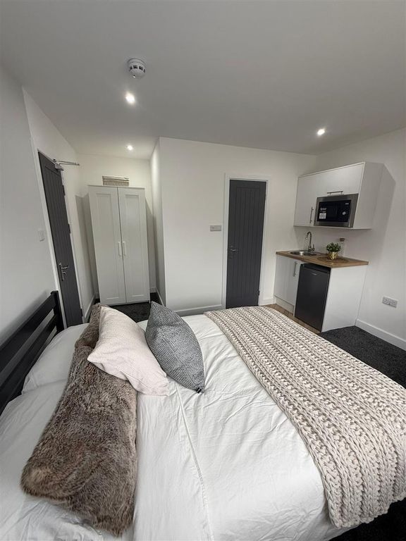 Property photo 2 of 11 Bedroom 4 - Image 3.Jpeg