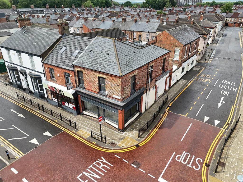 Property photo 1 of 11 Externally