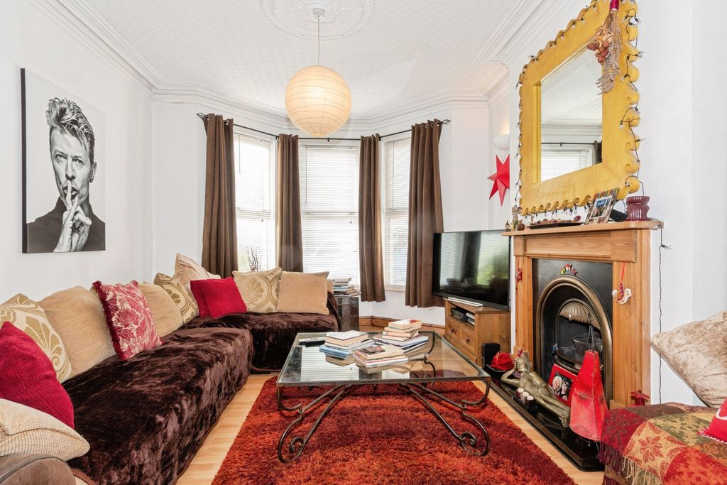 Property photo 2 of 19