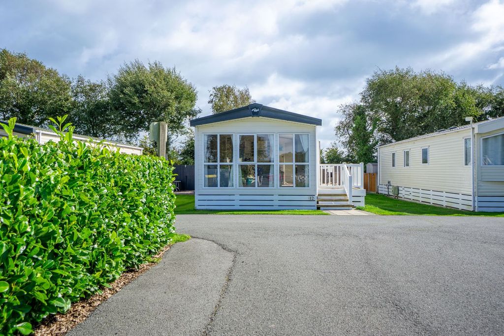 Property photo 1 of 29