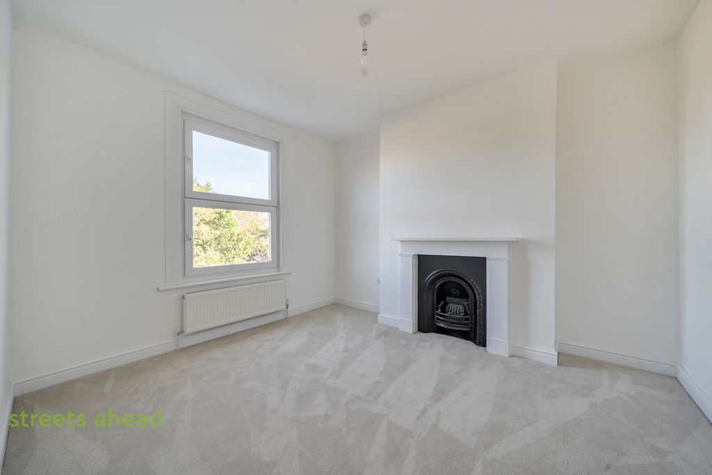 Property photo 2 of 21 F23Edb0A-2d3d-46A...
