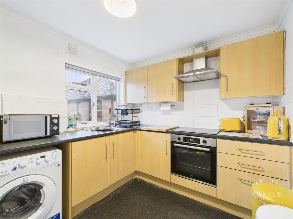 Property photo 3 of 15 Kitchen