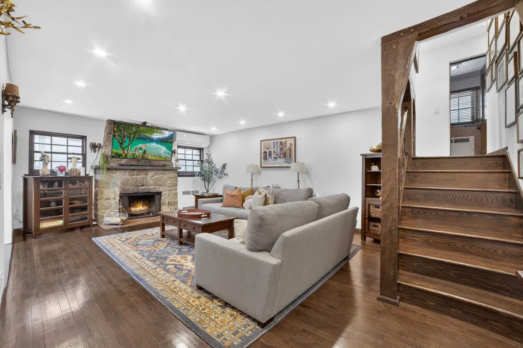 Property photo 1 of 30