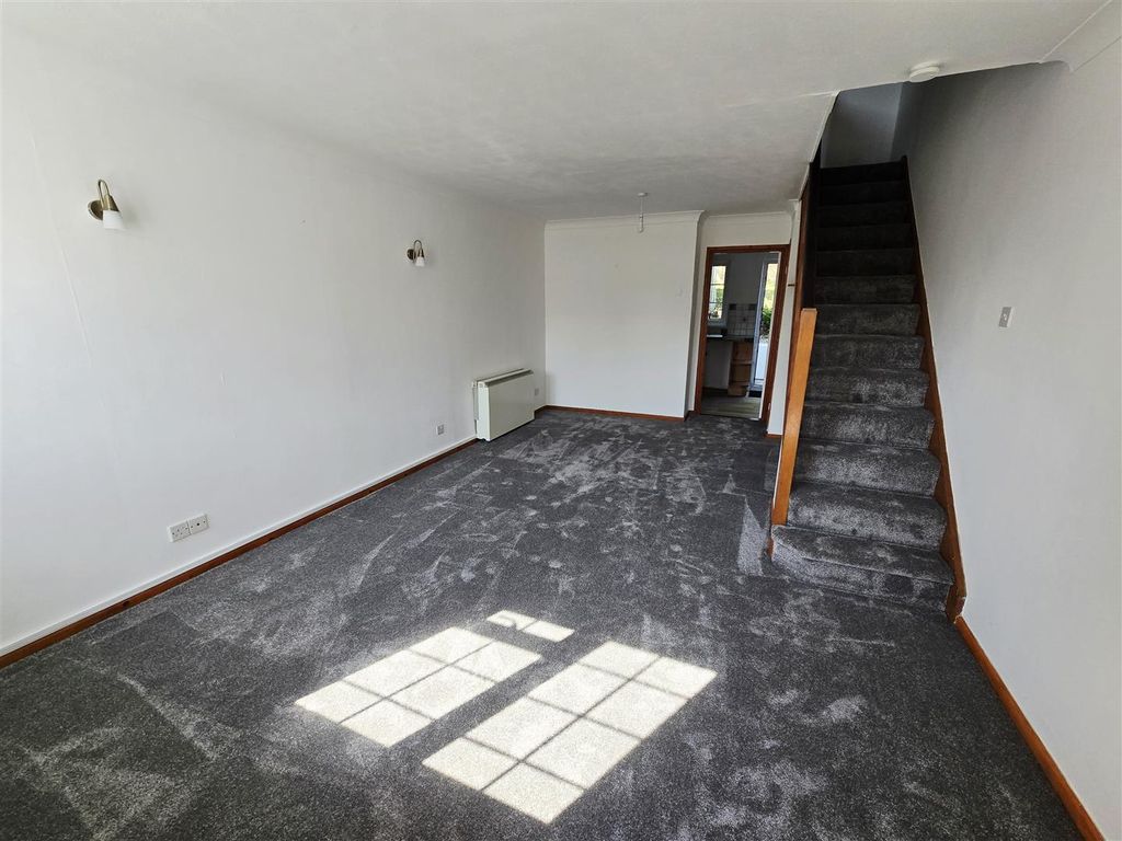 Property photo 3 of 19 Living Room