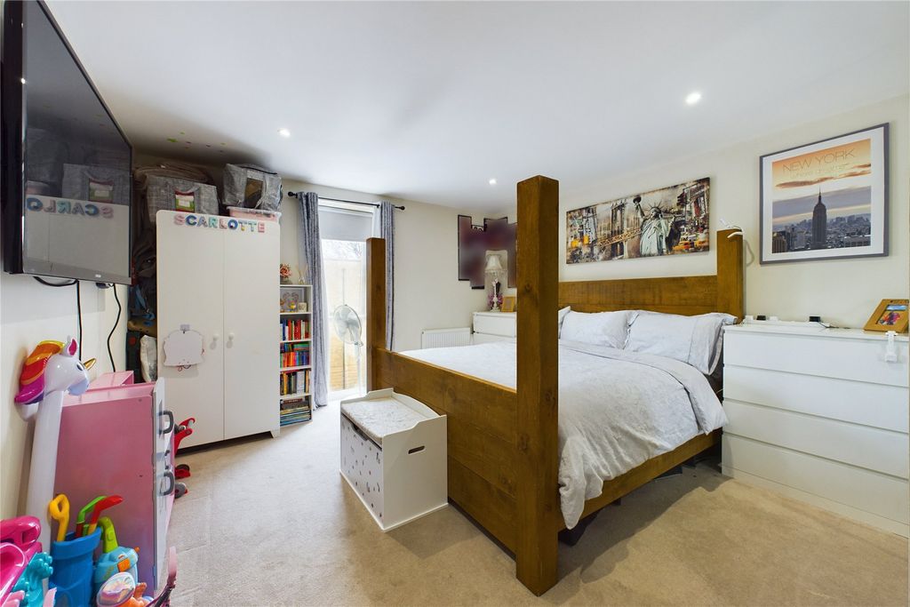 Property photo 3 of 6 Picture No. 01