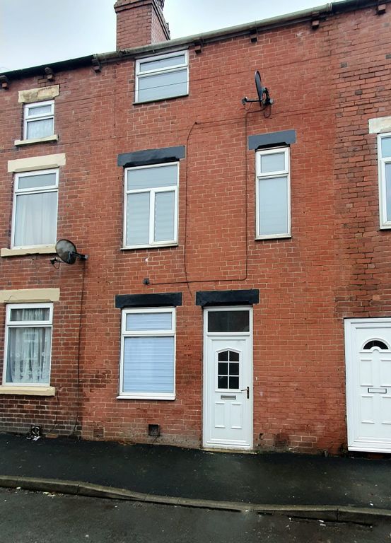 Property photo 1 of 14 Stunning 4-Bedroom, 2-Bathroom Refurbished Property In Wakefield!