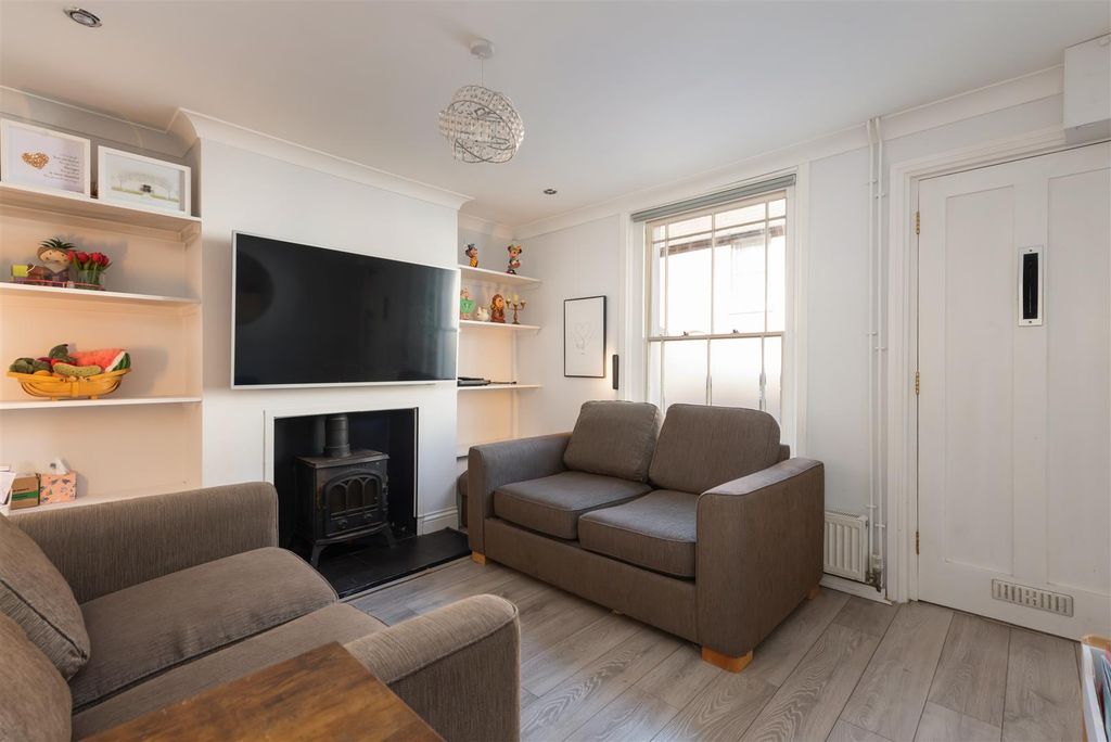 Property photo 2 of 12 Sydenham Street, Whitstable