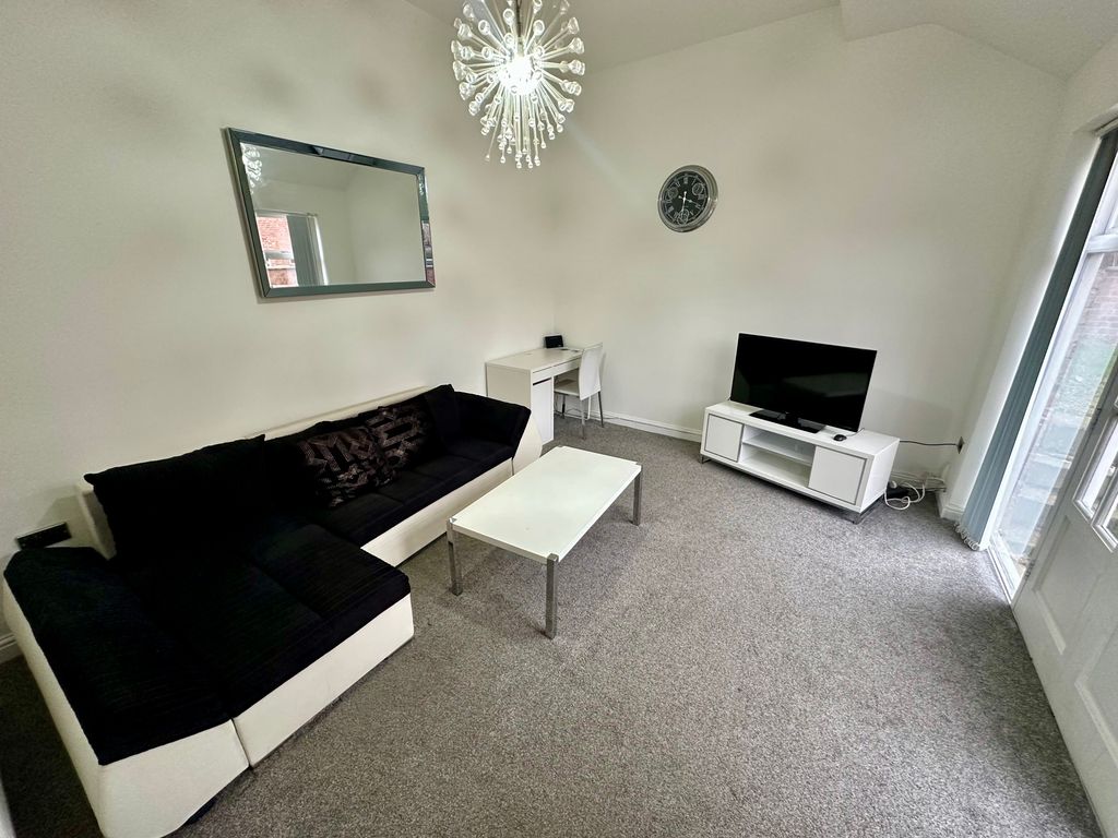 Property photo 2 of 12 Image