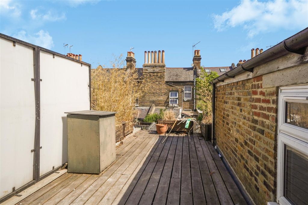 Property photo 1 of 6 Balcony