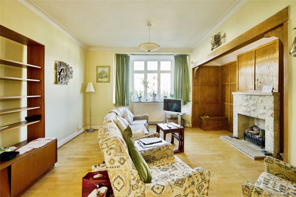 Property photo 2 of 19 Picture No. 18